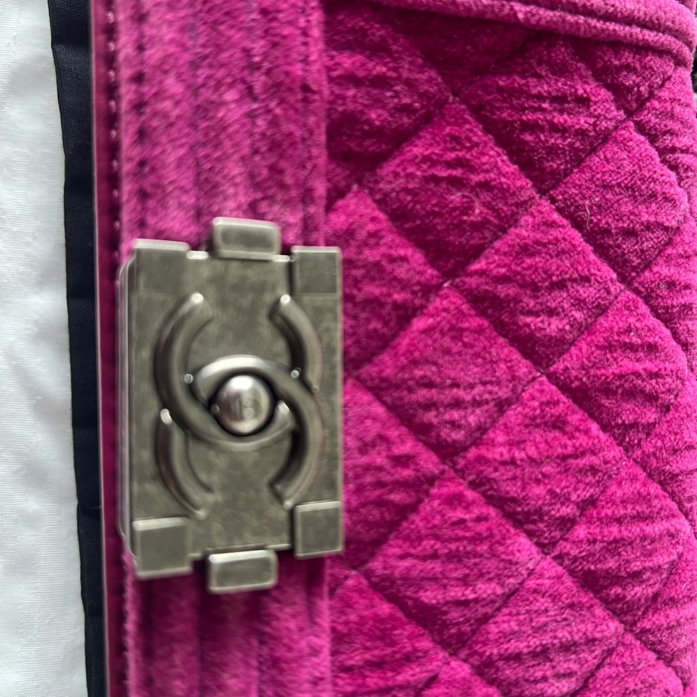 CHANEL Velvet Boy Bag - Picture 6 of 16